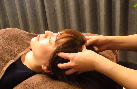 慢性的な肩こりにお悩みの方！MAHANAへお越しください！コリの原因を一緒に解決しましょう！/西新宿プライベートサロン